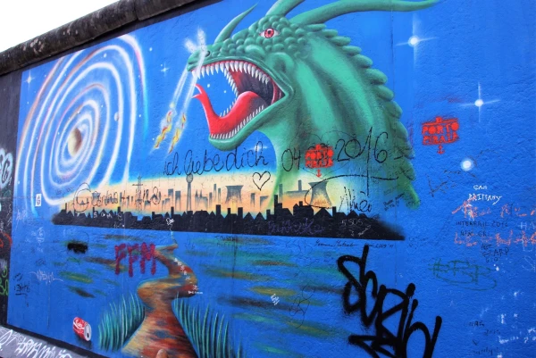 Галерея "East Side Gallery" на Берлинской стене..