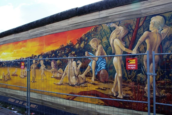 Галерея "East Side Gallery" на Берлинской стене..