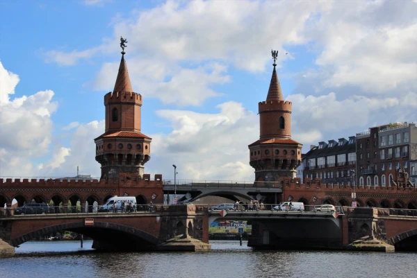 Мост через Шпрее Обербаумбрюкке (Высокое дерево).