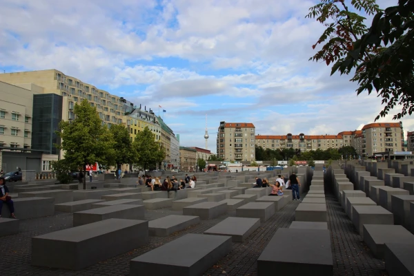 Мемориал памяти убитых евреев Европы (нем. Denkmal fur die ermordeten Juden Europas) — мемориал в Берлине, ФРГ, установленный в память о евреях-жертвах нацизма.