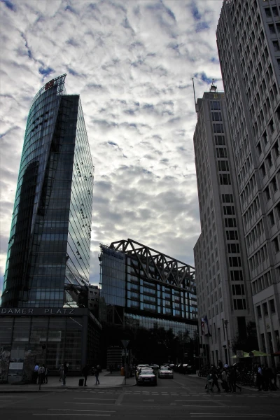 Потсдамская площадь ( Potsdamer Platz).
