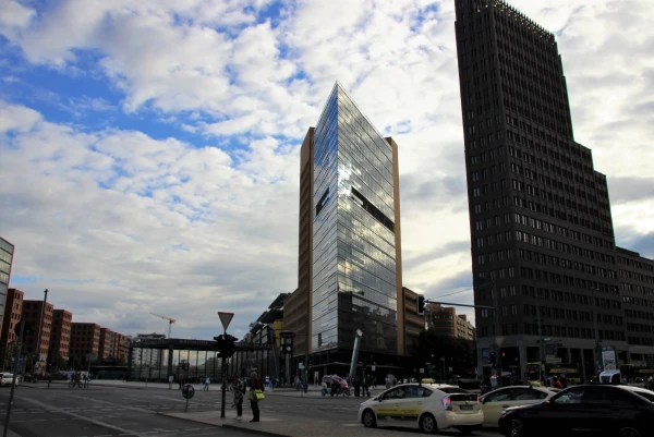 Потсдамская площадь ( Potsdamer Platz).