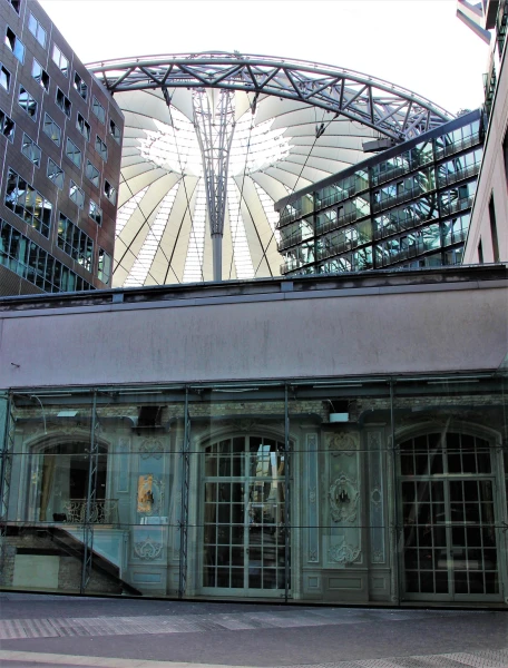 Sony Center — ансамбль зданий на Потсдамской площади в центре германской столицы, один из символов нового Берлина.