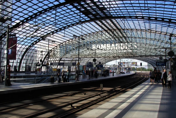 Центральный вокзал Берлина "Hauptbahnhof".