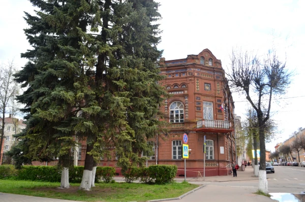 Дворец творчества детей и молодежи (возведен в 1895 г. по указу купца 2-й гильдии Павла Будникова)