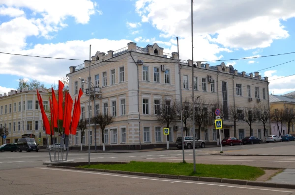Пересечение улиц Ленина, Глинки и площади Ленина