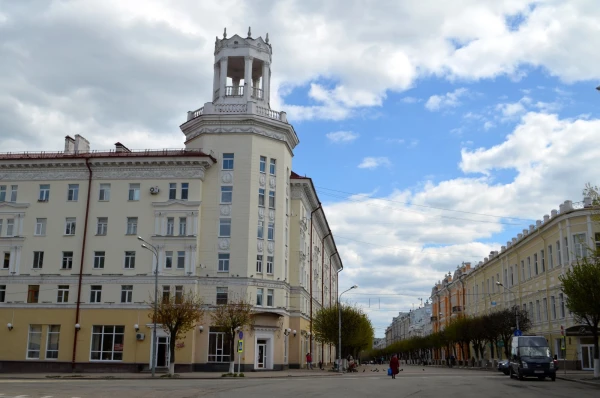 Пересечение улиц Ленина, Глинки и площади Ленина