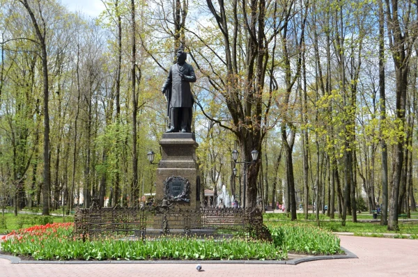 Парк Блонье. Памятник великому русскому композитору М.И. Глинке