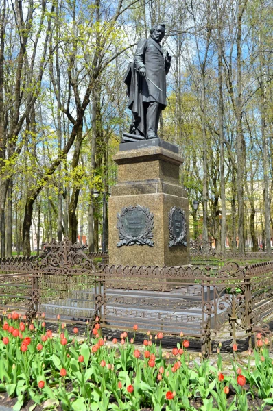 Парк Блонье. Памятник великому русскому композитору М.И. Глинке