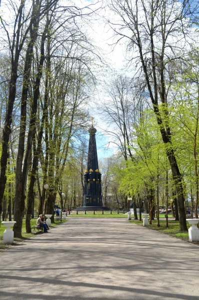 Центральный парк культуры и отдыха (Лопатинский сад). Памятник " Обороне Смоленска 4-5 августа 1812 года" 