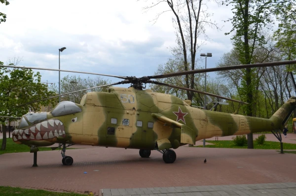 Музей военной техники под открытым небом. Тот самый зубастый вертолет