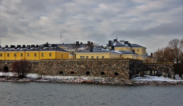 Крепость Суоменлинна. Остров Пикку Мустасаари.