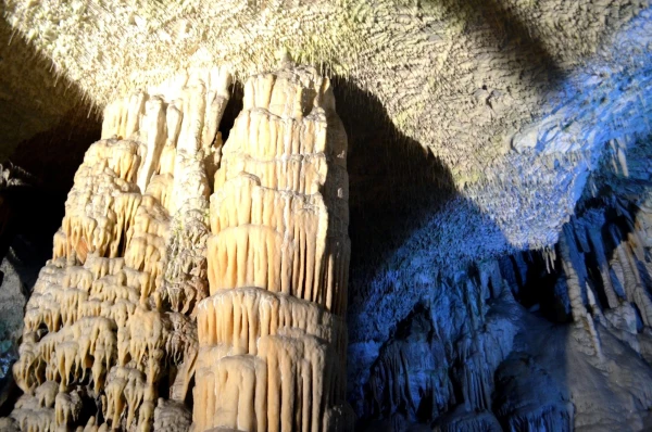 Пещера Постойна Яма