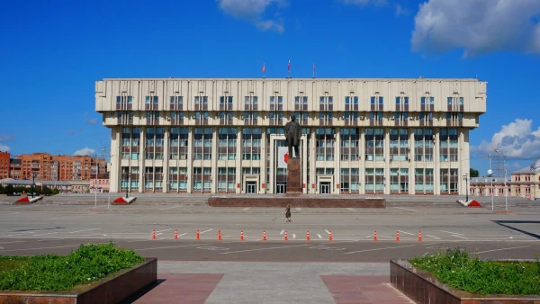 Белый Дом с дедушкой Лениным во главе