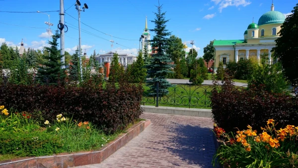 Симпатичный садик перед Кремлем