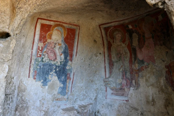 фрески в пещере