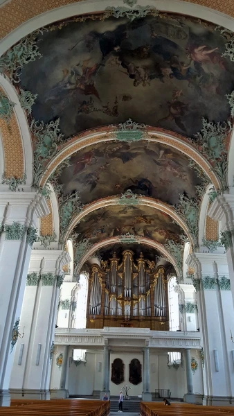 Роскошные интерьеры церкви St.Gallus и Otmar 
