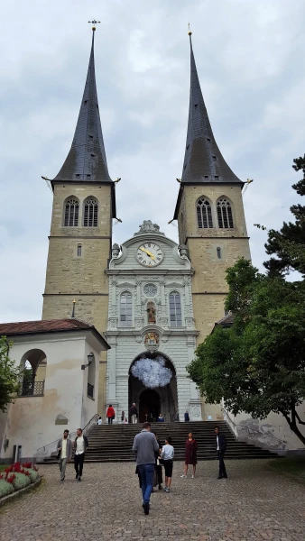 Hofkirche - церковь св. Леодегара, покровителя города