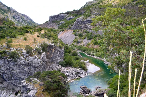 В каньоне реки Морача