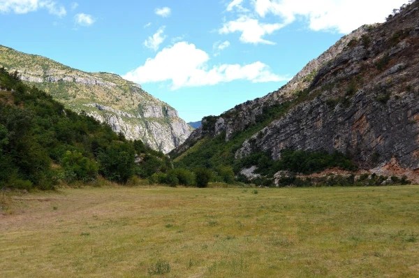В каньоне реки Морача