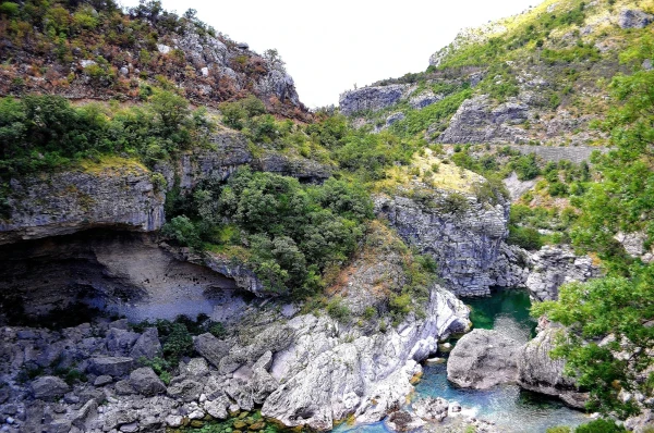 В каньоне реки Морача