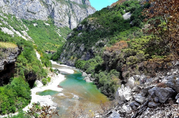 В каньоне реки Морача