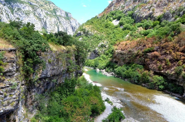 В каньоне реки Морача