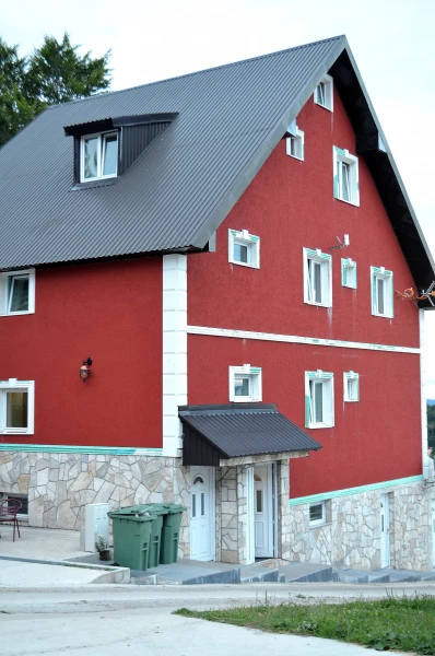 Наш домик в кемпинге "Camp Apartments Razvr?je"