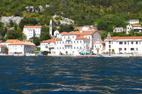 Вид на Пераст с моря