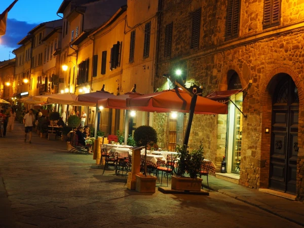 Приехали в г. Монтальчино (Montalcino) для дегустации вина Brunello
