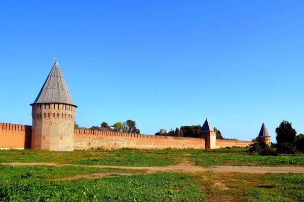 Фрагмент Смоленской крепостной стены с башнями Зимбулка, Долгочевская и башней Воронина