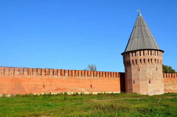 Фрагмент Смоленской крепостной стены с башней Зимбулка 