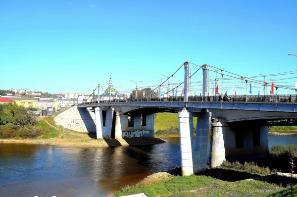 Пешеходный мост через реку Днепр
