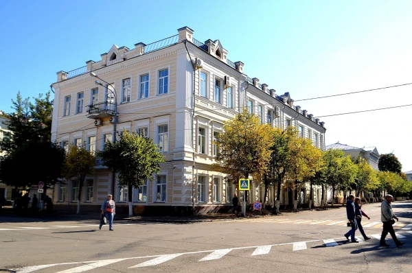Пересечение ул. Ленина, Глинки и ул. Маяковского