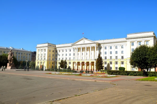 пл. Ленина. Здание Администрации Смоленской области