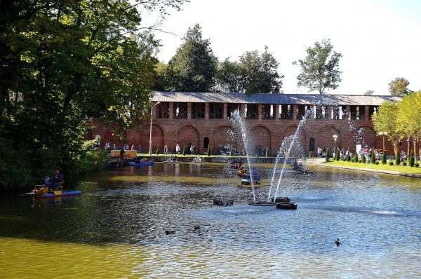 В центральном парке культуры и отдыха "Лопатинский сад"