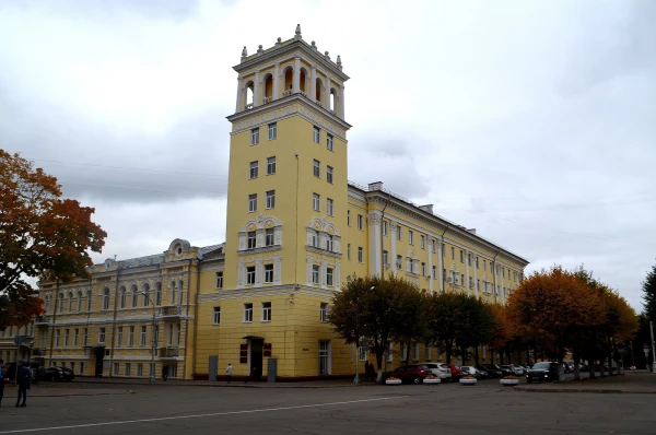 Жилой дом на площади Ленина