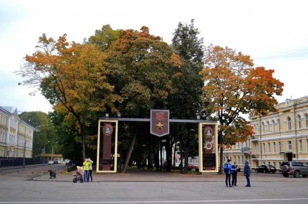 На площади Ленина