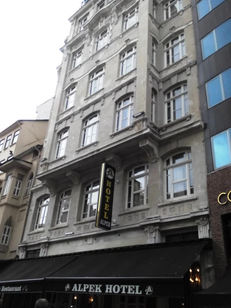 Alpek Hotel