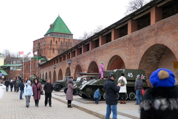 Внутри Кремлёвских стен