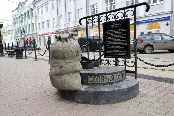 Памятник "Соляная афера" на Рождественской улице