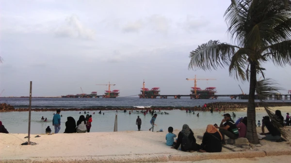 Вечерняя прогулка: Artificial Beach