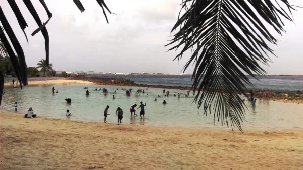 Вечерняя прогулка: Artificial Beach