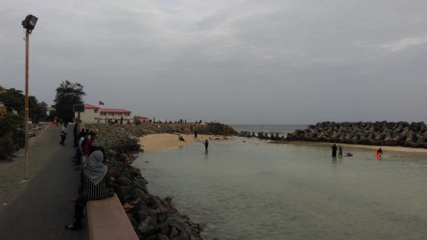 Male Swimming Track
