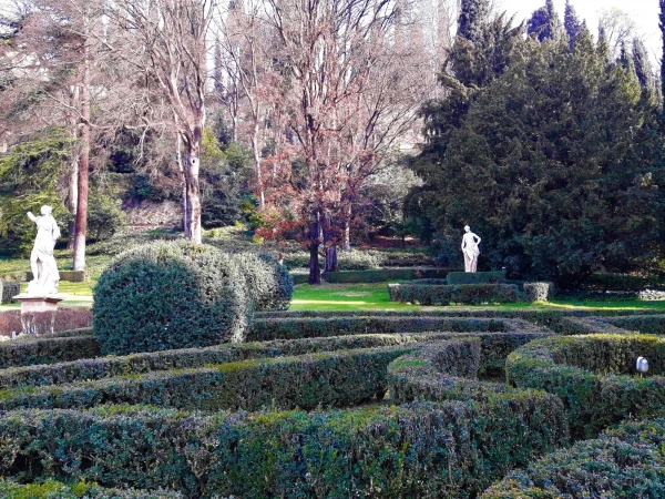 В саду Giardino Guisti