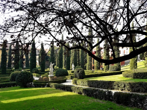 В саду Giardino Guisti
