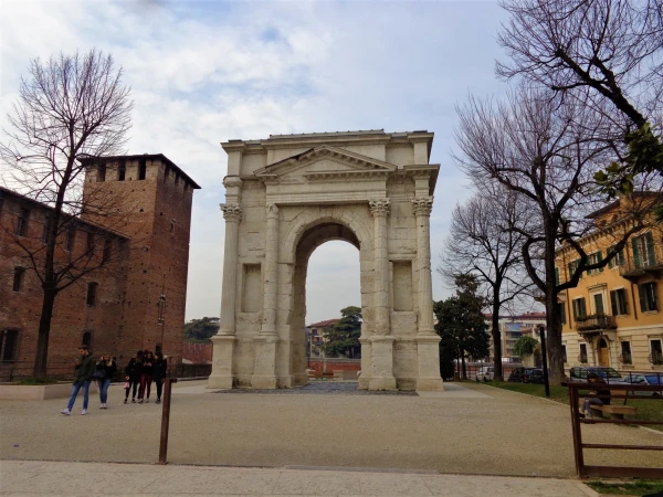 Arco Dei Gavi