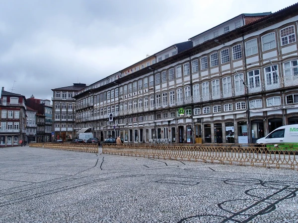 Гимарайнш. Largo do Toural