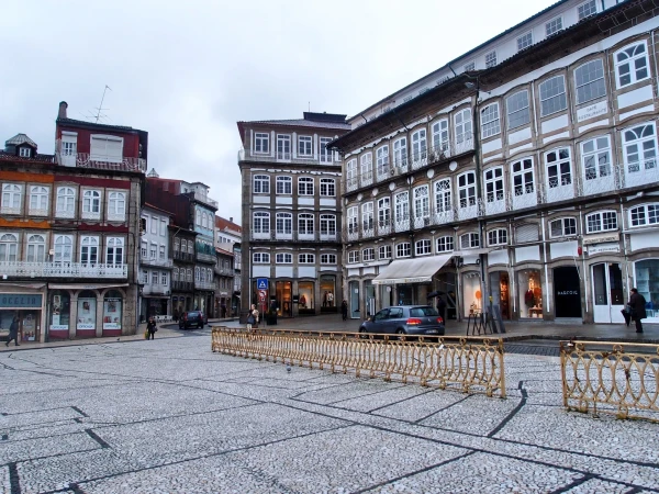 Гимарайнш. Largo do Toural