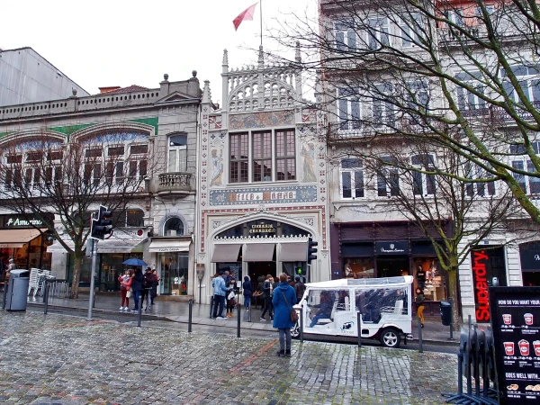 Livraria Lello &amp; Irmao, мне повезло попасть без очереди!